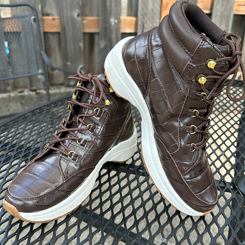 Lauren Ralph Lauren Rylee hiker embossed leather hi-top Wm sz 7.5 like new.